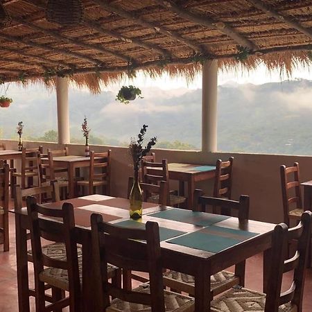 Hotel Cafenaranja ヒリトゥラ エクステリア 写真