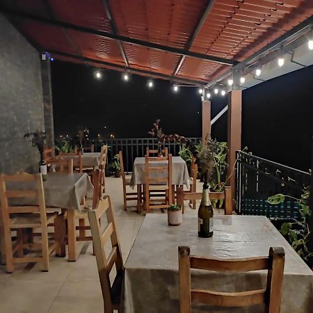 Hotel Cafenaranja ヒリトゥラ エクステリア 写真