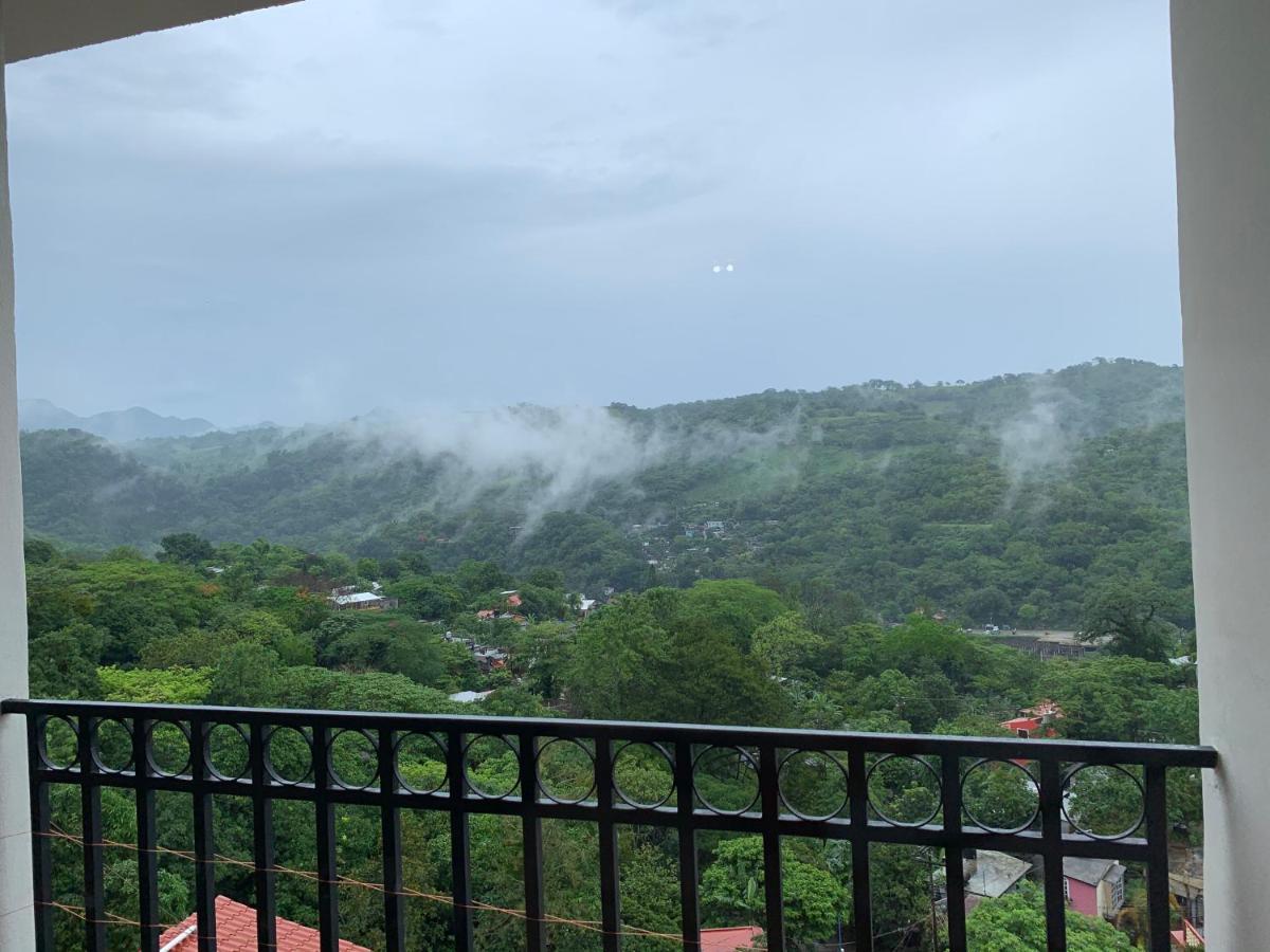 Hotel Cafenaranja ヒリトゥラ エクステリア 写真