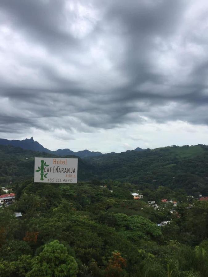 Hotel Cafenaranja ヒリトゥラ エクステリア 写真