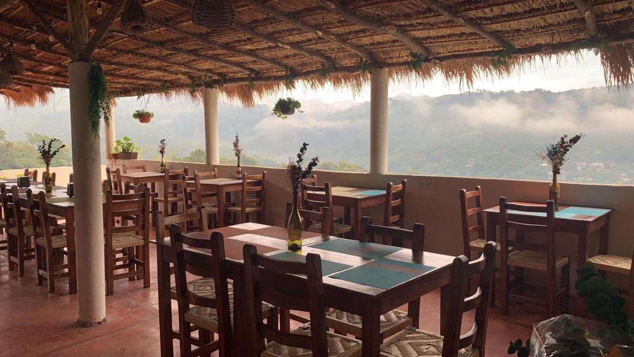 Hotel Cafenaranja ヒリトゥラ エクステリア 写真