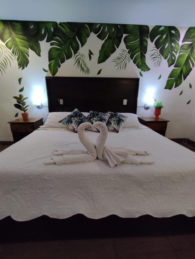 Hotel Cafenaranja ヒリトゥラ エクステリア 写真