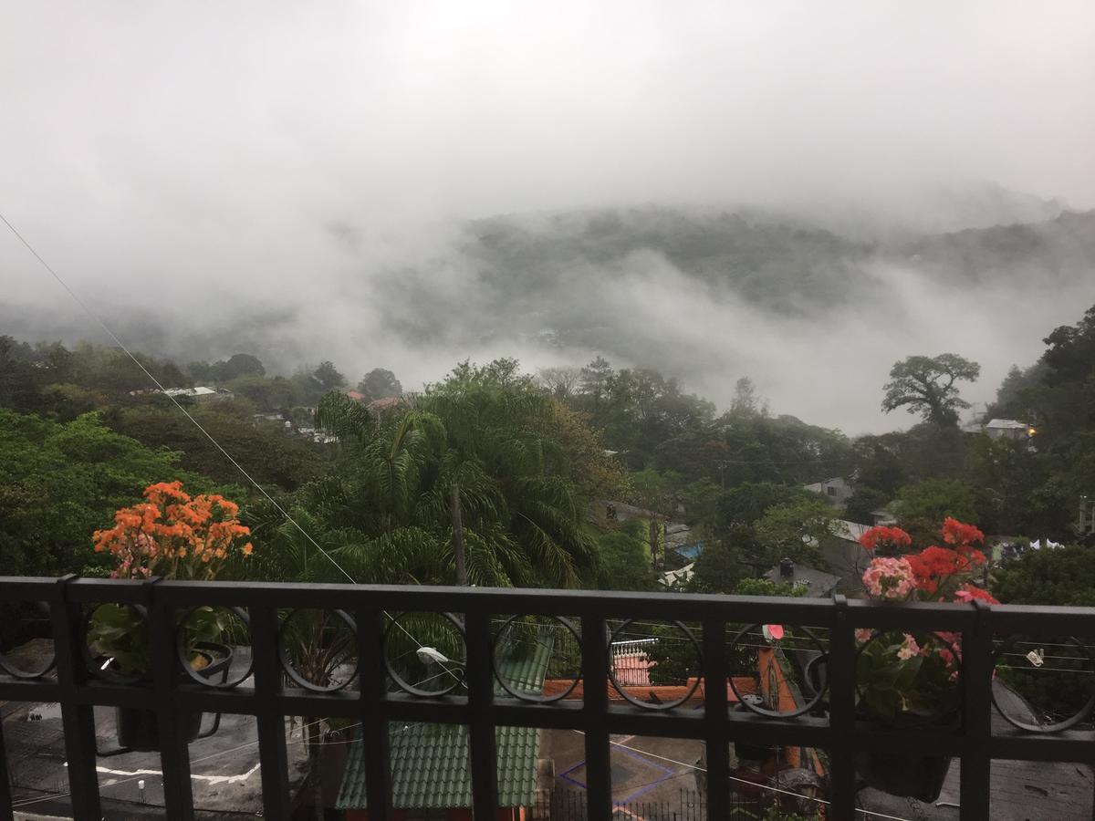 Hotel Cafenaranja ヒリトゥラ エクステリア 写真
